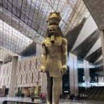 Velký Egyptský muzeum a pyramidy v Gíze ze Šarm